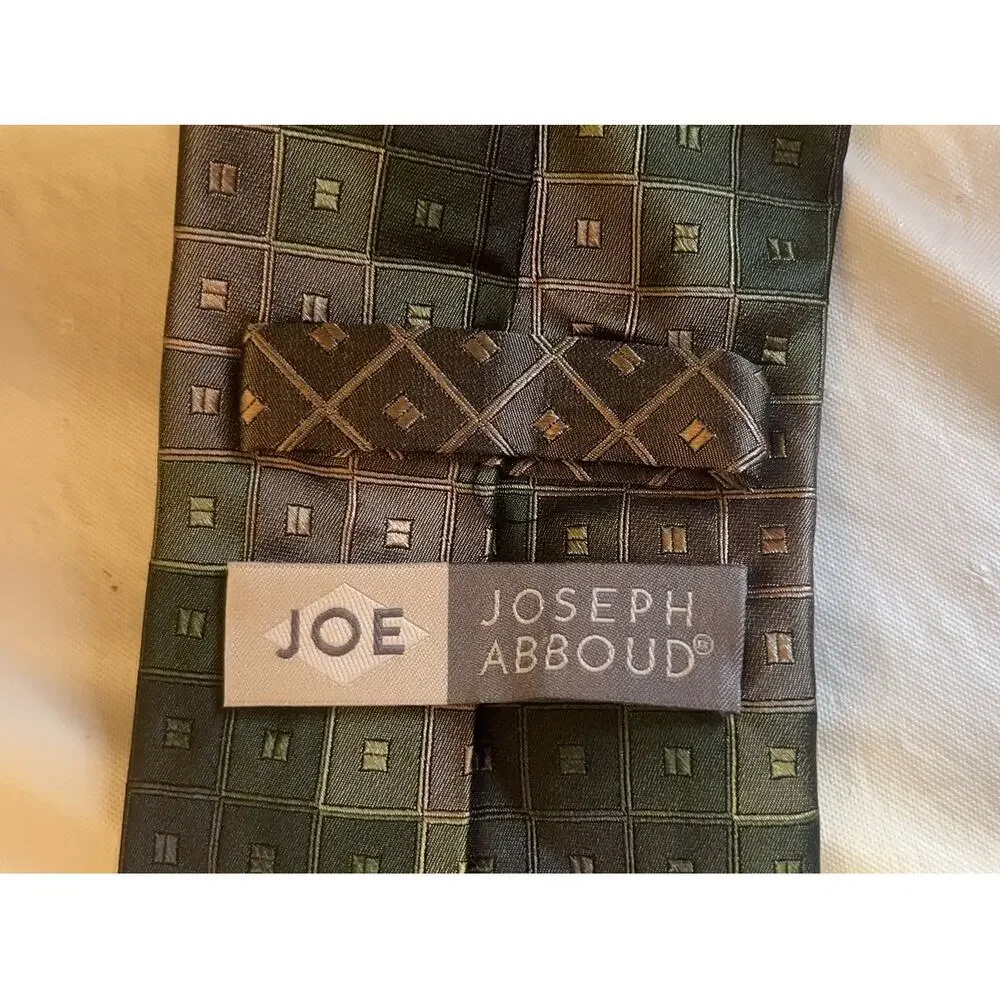 Joe Joseph Abboud Geometric Patterned Silk Necktie Shades of Green and Gray Tie